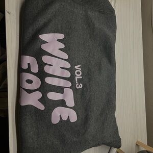 This is a white fox hoodie, very good quality!!